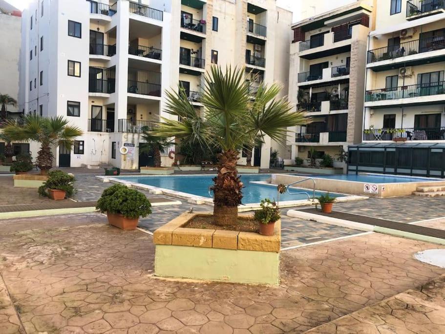 Top Floor Apt With Common Pool Close To All Amenities 圣保罗湾城 外观 照片