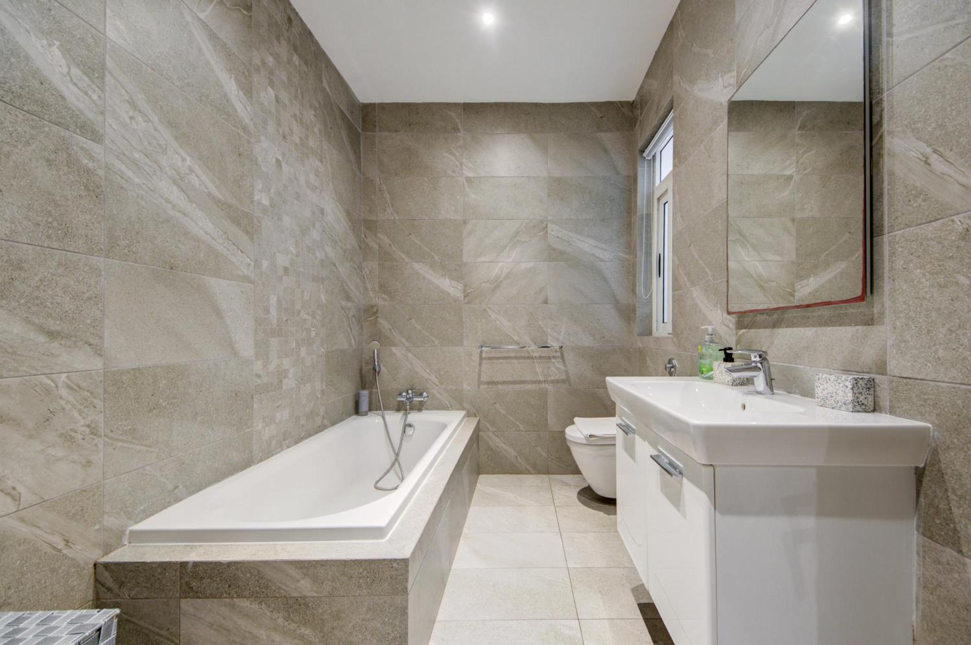Top Floor Apt With Common Pool Close To All Amenities 圣保罗湾城 外观 照片