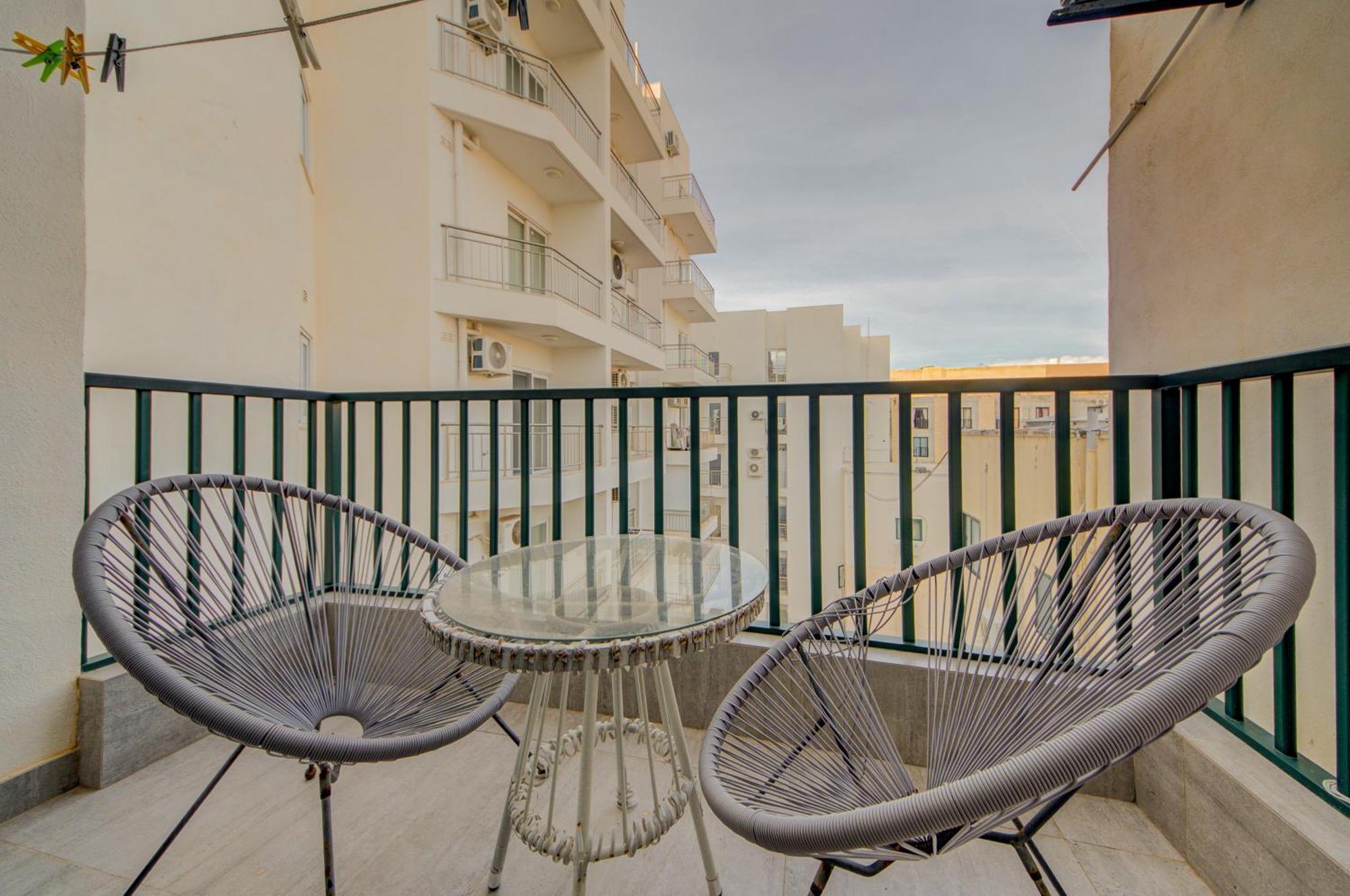Top Floor Apt With Common Pool Close To All Amenities 圣保罗湾城 外观 照片