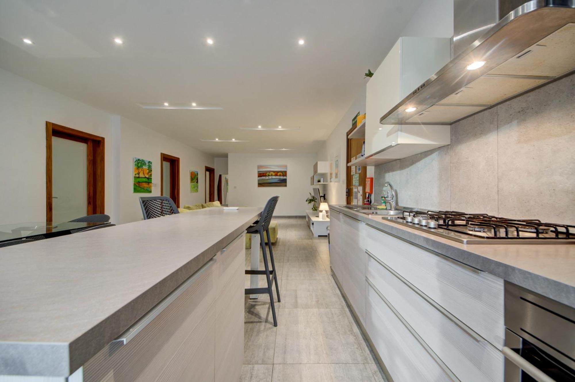 Top Floor Apt With Common Pool Close To All Amenities 圣保罗湾城 外观 照片