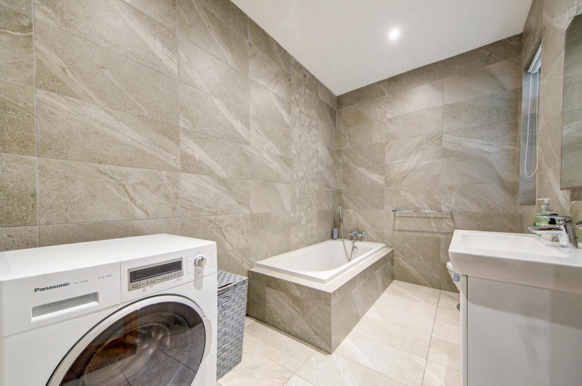 Top Floor Apt With Common Pool Close To All Amenities 圣保罗湾城 外观 照片