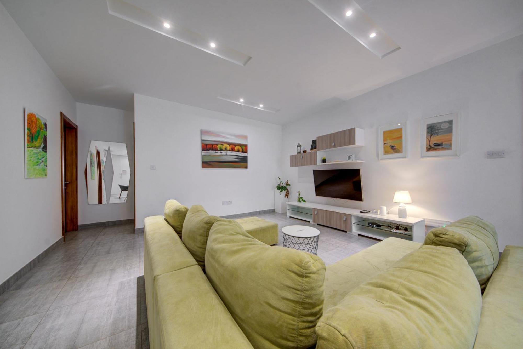 Top Floor Apt With Common Pool Close To All Amenities 圣保罗湾城 外观 照片