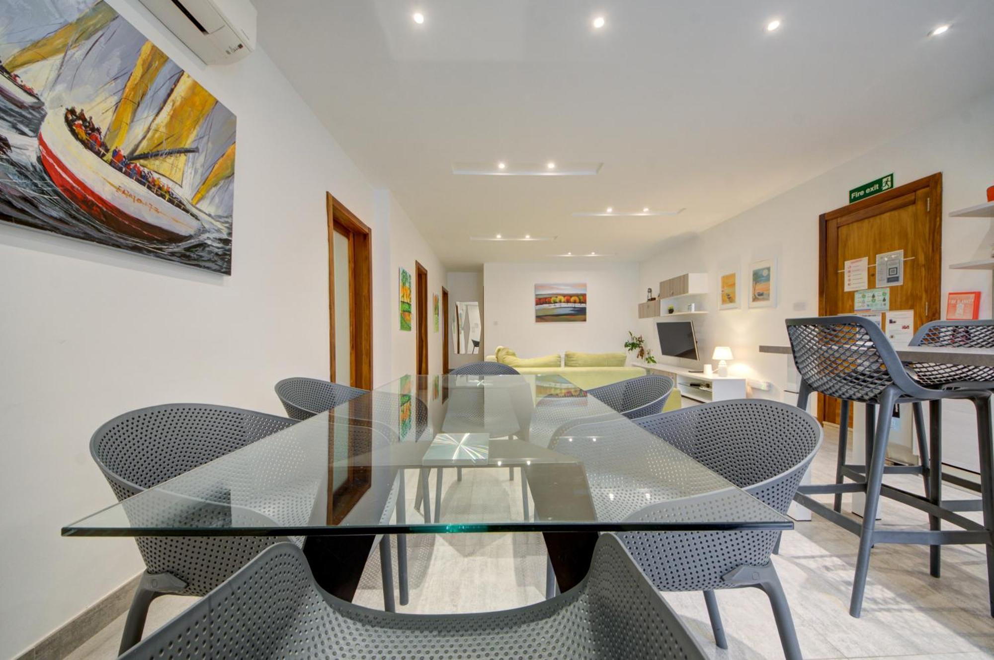 Top Floor Apt With Common Pool Close To All Amenities 圣保罗湾城 外观 照片