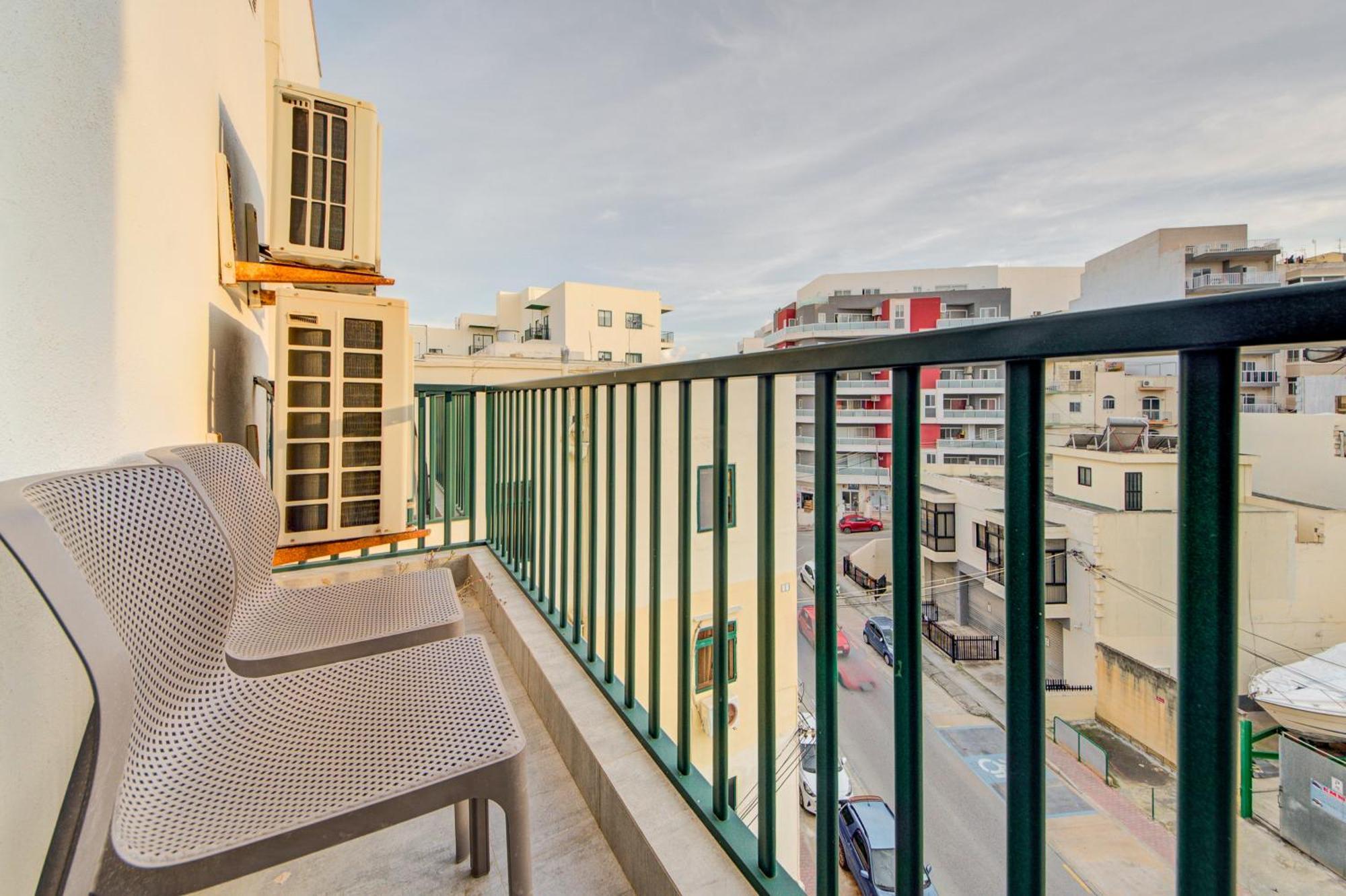 Top Floor Apt With Common Pool Close To All Amenities 圣保罗湾城 外观 照片