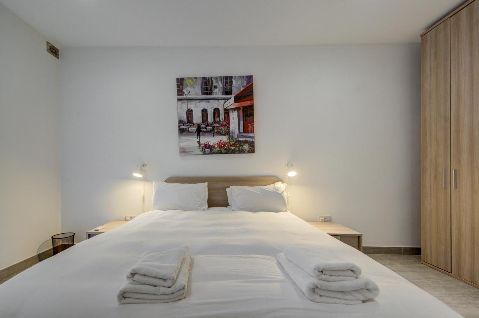 Top Floor Apt With Common Pool Close To All Amenities 圣保罗湾城 外观 照片