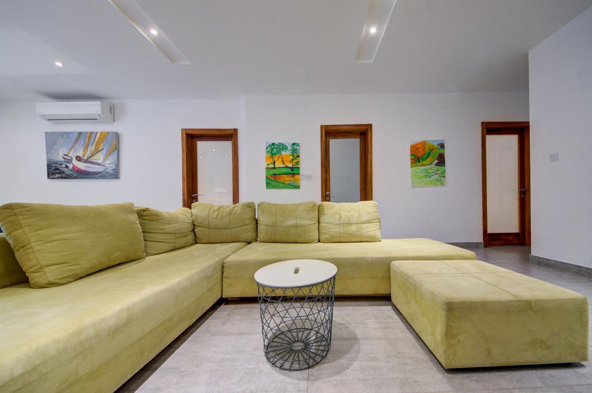 Top Floor Apt With Common Pool Close To All Amenities 圣保罗湾城 外观 照片