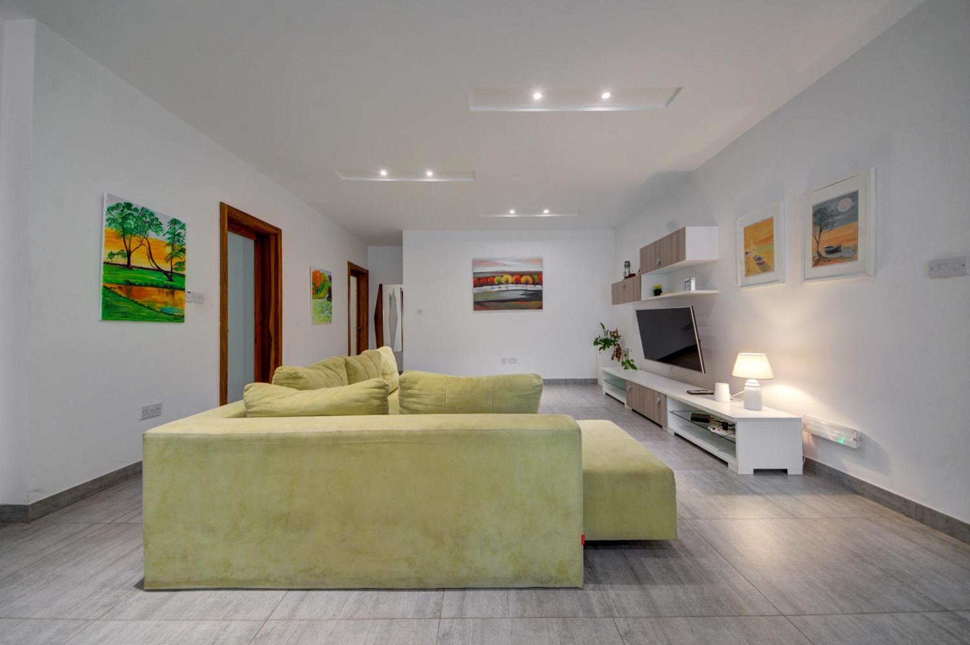 Top Floor Apt With Common Pool Close To All Amenities 圣保罗湾城 外观 照片