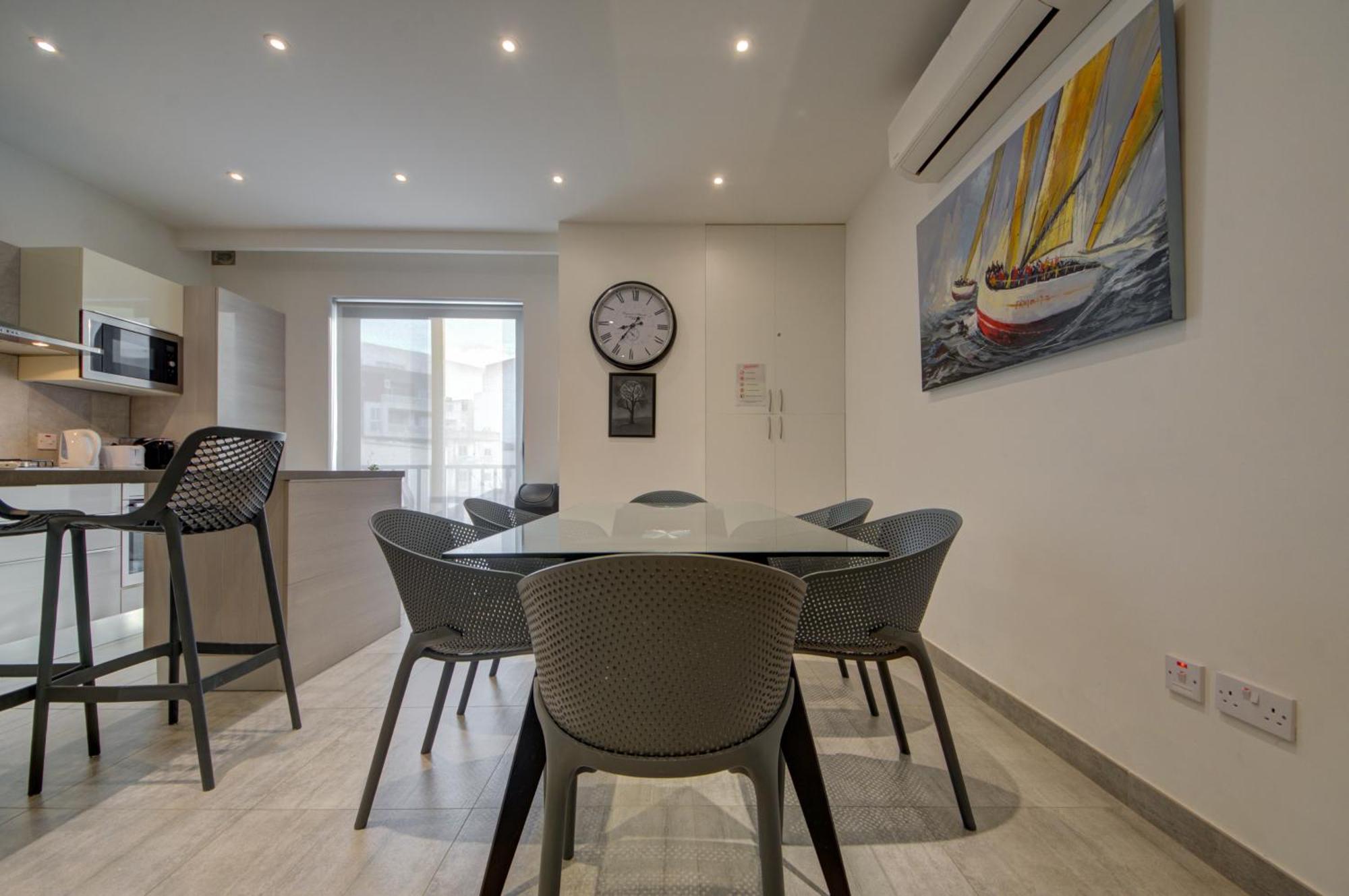 Top Floor Apt With Common Pool Close To All Amenities 圣保罗湾城 外观 照片