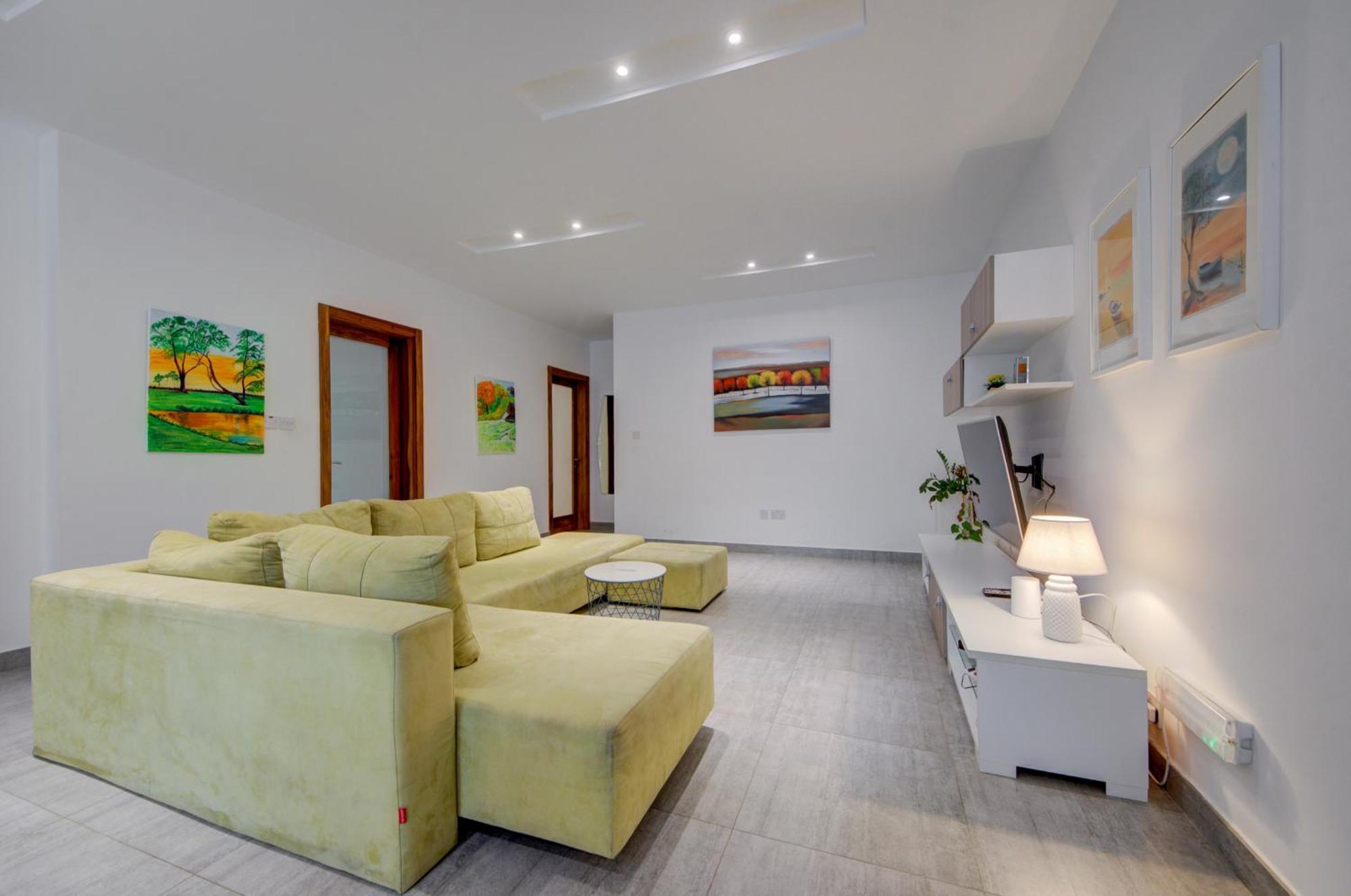 Top Floor Apt With Common Pool Close To All Amenities 圣保罗湾城 外观 照片