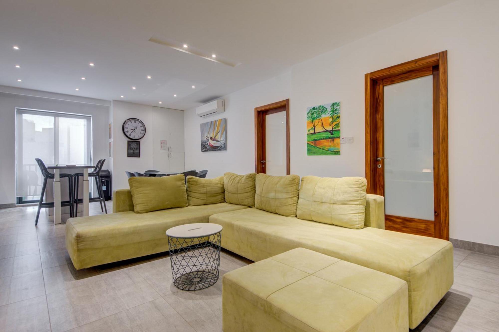 Top Floor Apt With Common Pool Close To All Amenities 圣保罗湾城 外观 照片