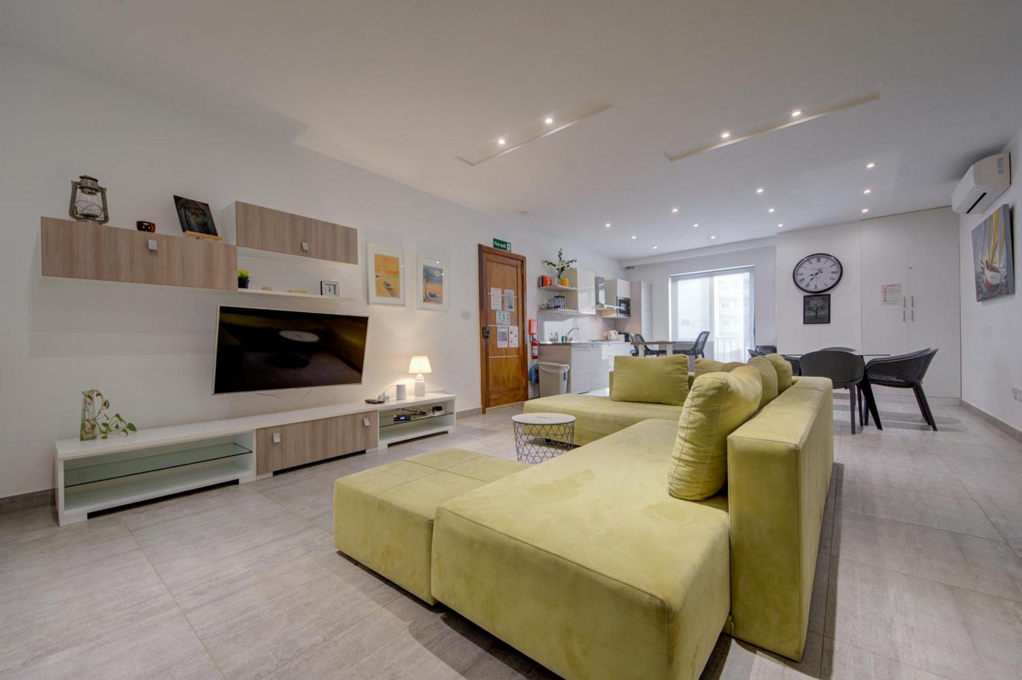 Top Floor Apt With Common Pool Close To All Amenities 圣保罗湾城 外观 照片