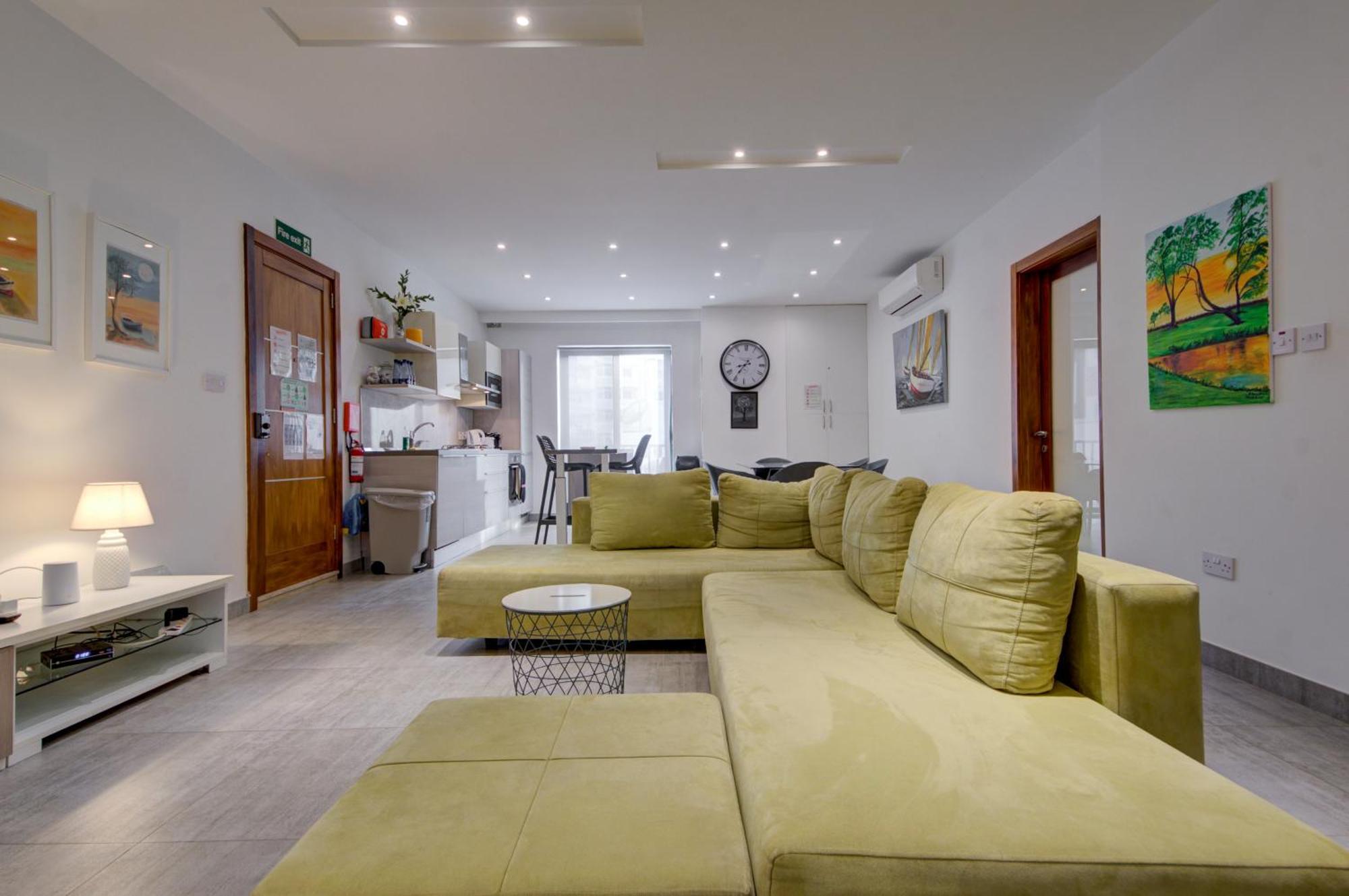 Top Floor Apt With Common Pool Close To All Amenities 圣保罗湾城 外观 照片