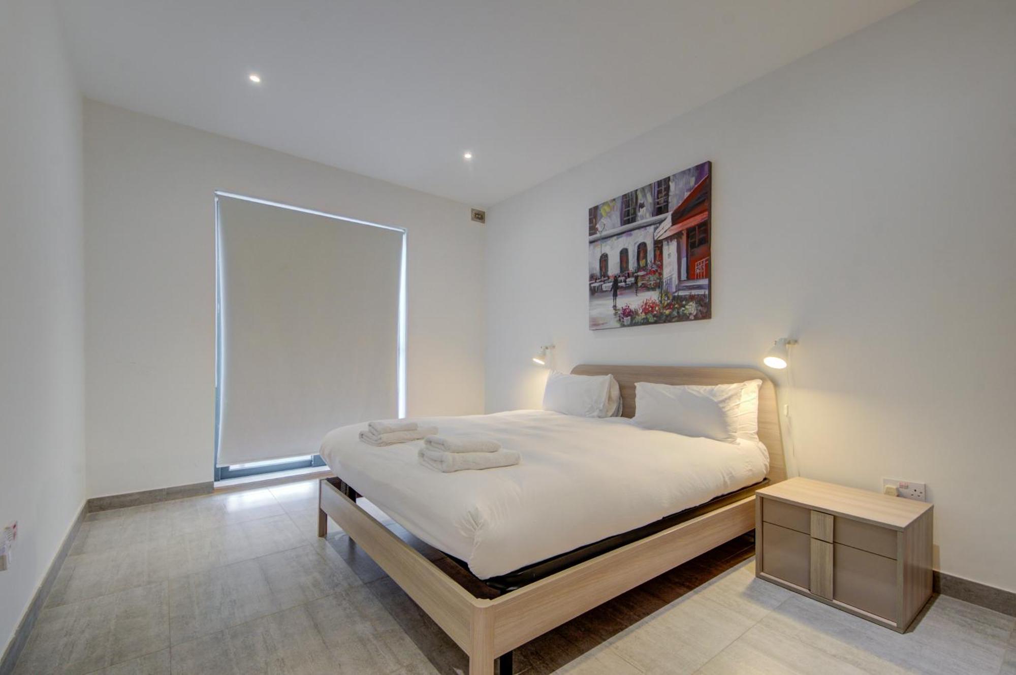 Top Floor Apt With Common Pool Close To All Amenities 圣保罗湾城 外观 照片