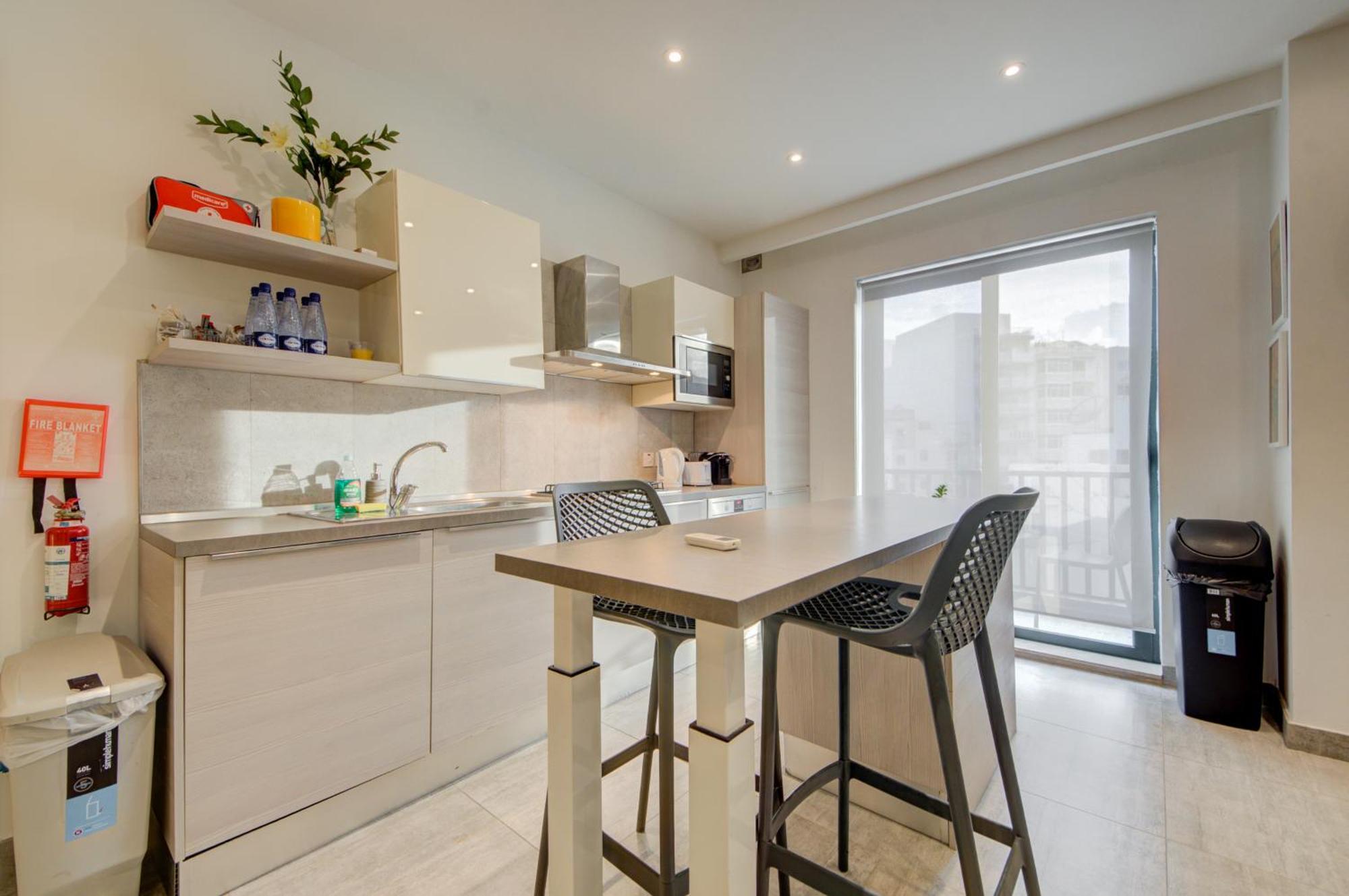 Top Floor Apt With Common Pool Close To All Amenities 圣保罗湾城 外观 照片