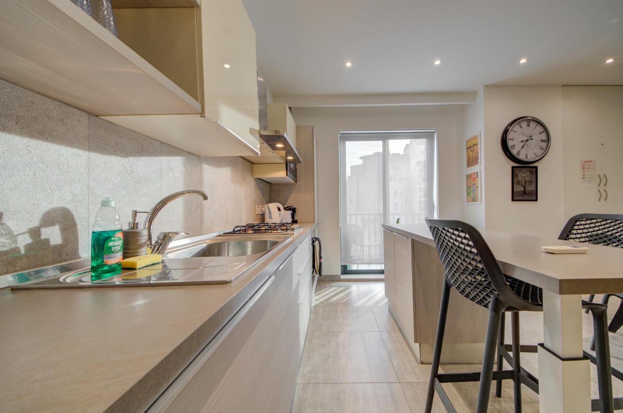 Top Floor Apt With Common Pool Close To All Amenities 圣保罗湾城 外观 照片