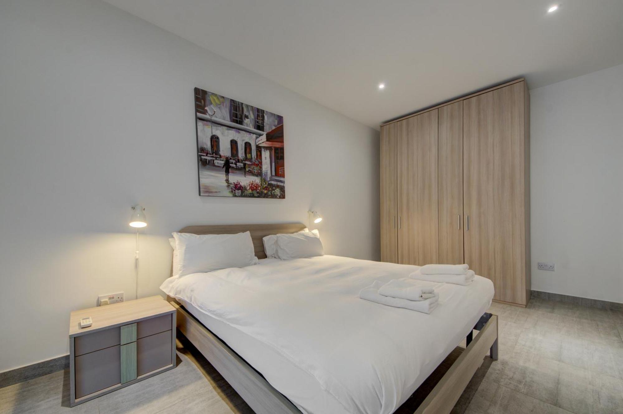 Top Floor Apt With Common Pool Close To All Amenities 圣保罗湾城 外观 照片