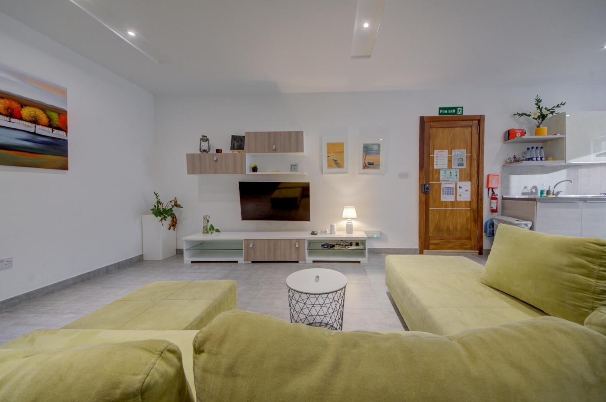Top Floor Apt With Common Pool Close To All Amenities 圣保罗湾城 外观 照片