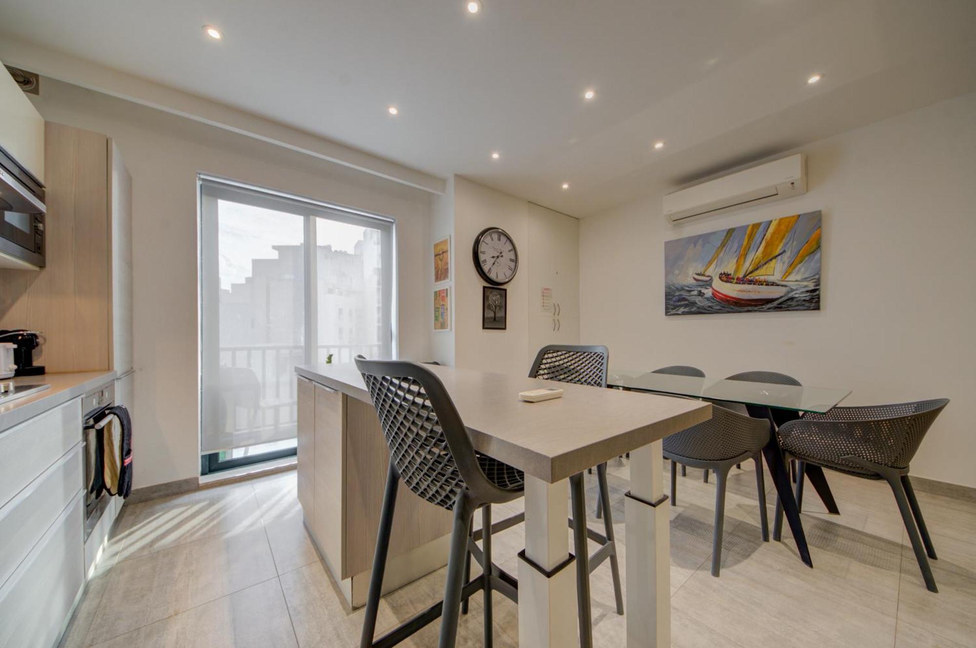 Top Floor Apt With Common Pool Close To All Amenities 圣保罗湾城 外观 照片
