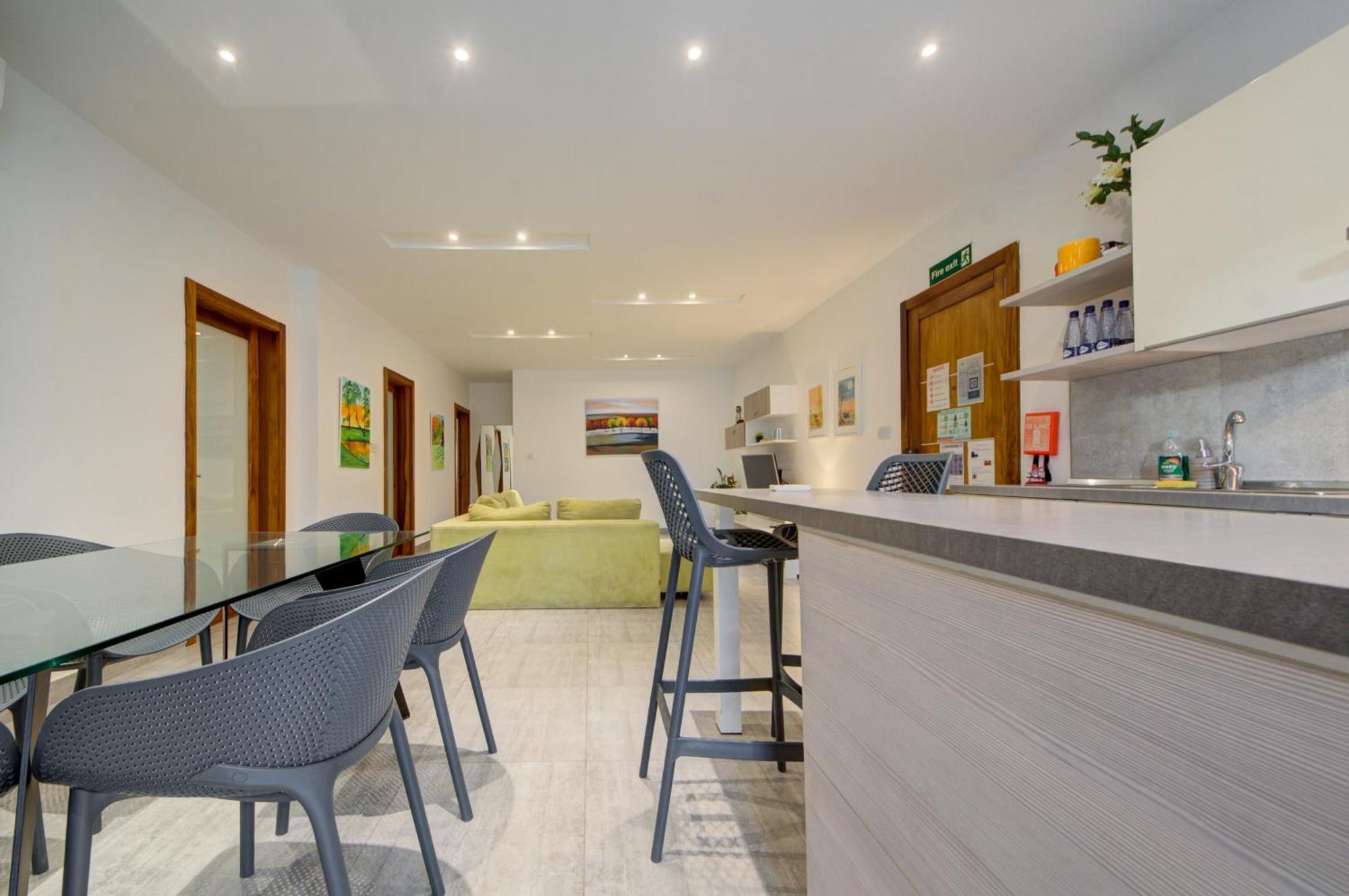 Top Floor Apt With Common Pool Close To All Amenities 圣保罗湾城 外观 照片